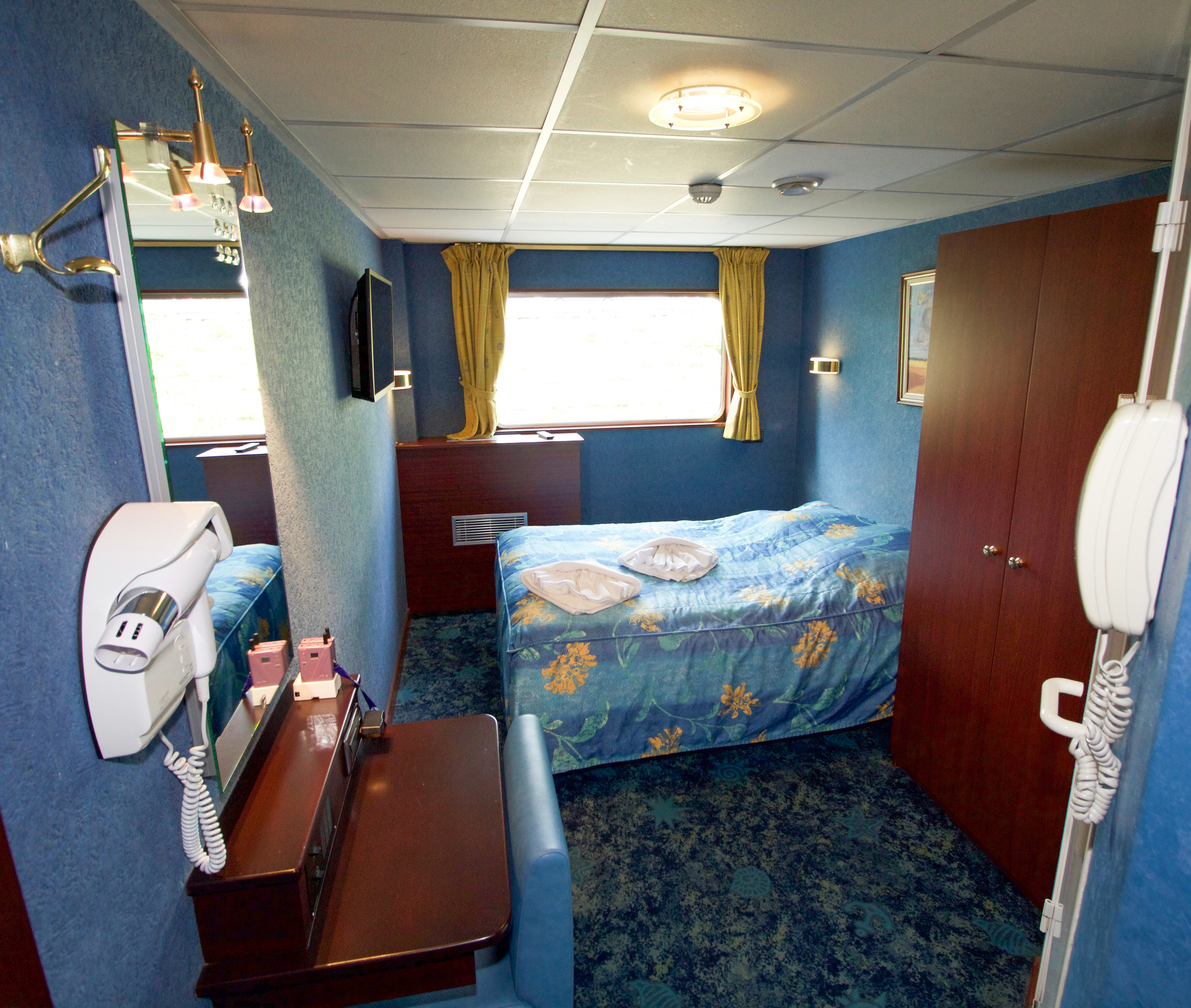 CroisiEurope MS Monet Cabin 5.jpg